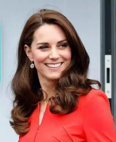 以前外媒报道过,发型师说富家女头的灵感来源于她.