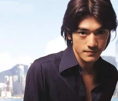 说起金城武,他是很多人心中的男神,平时也总是能听到关于他的各自各样