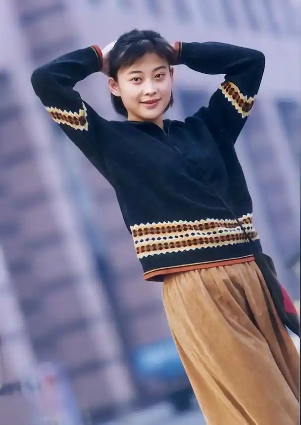 梅婷到底算不算中戏最美校花看看她和章子怡的合照就有答案