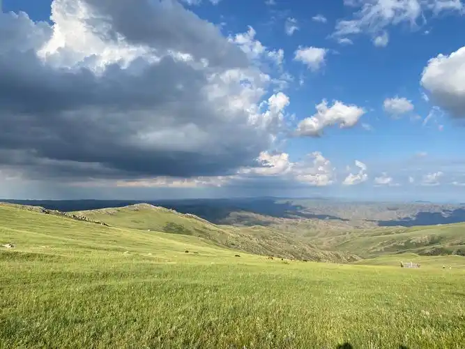 内蒙古包头春坤山感受阴山山脉的气息吧