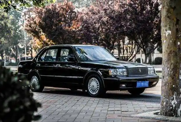 30年前的"老板车",车里坐的都不是一般人,90年代的回忆杀