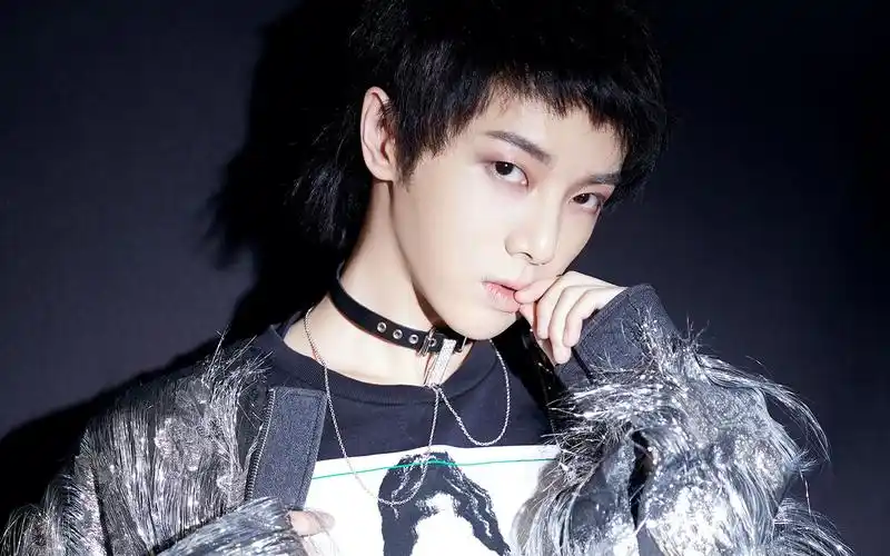 华晨宇帅气图片桌面壁纸-大陆明星-壁纸下载-美桌网