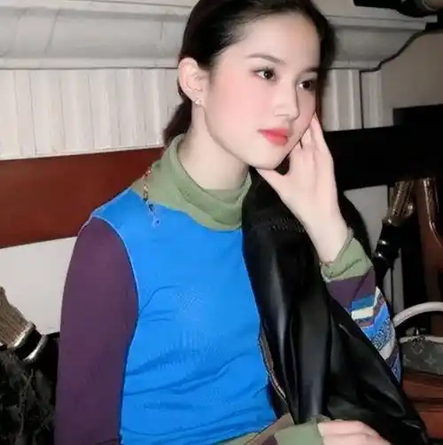 看看刘亦菲几岁的照片?