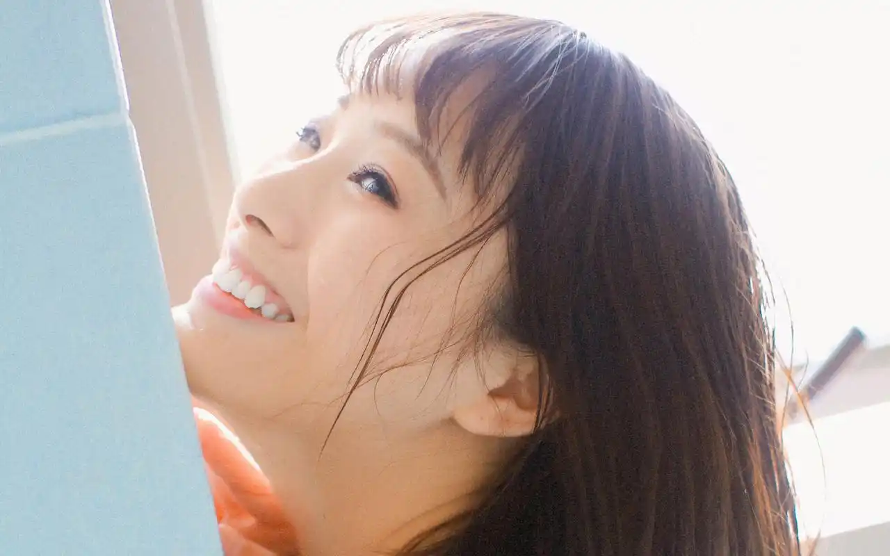 短发美女浴室唯美高清写真图片桌面壁纸