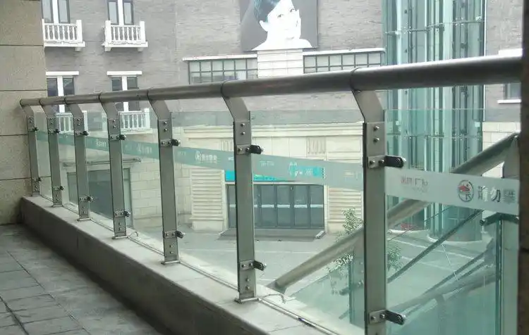 商场河道201,304材质不锈白钢阳台玻璃地铁工程楼梯护栏立柱扶手 - 爱