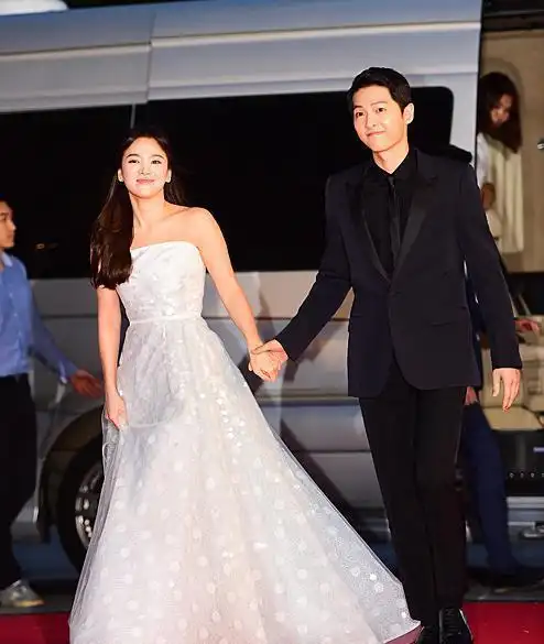 宋仲基宋慧乔宣布婚讯他们的婚纱照流出了吗