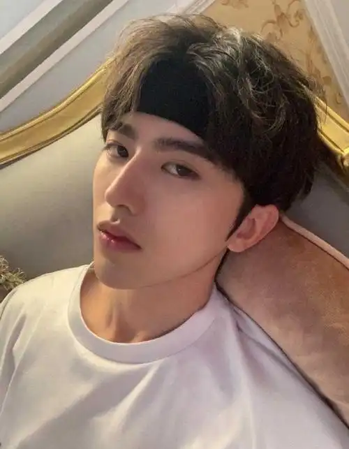 哥哥的白色t恤#蔡徐坤#|#蔡徐坤ins