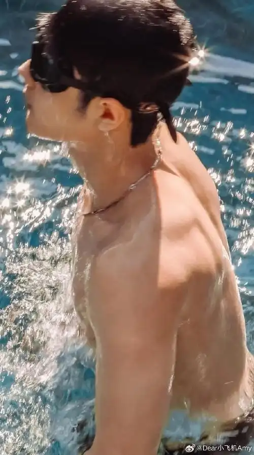 置顶肖战超话#肖战#7815xz#13肖战顺顺利利#肖战那腹肌,简直是