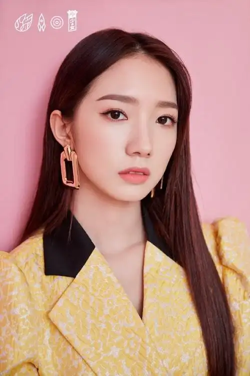 简介:孟美岐《明日之子》炫酷写真图片,分享一组孟美岐图片给大家,图