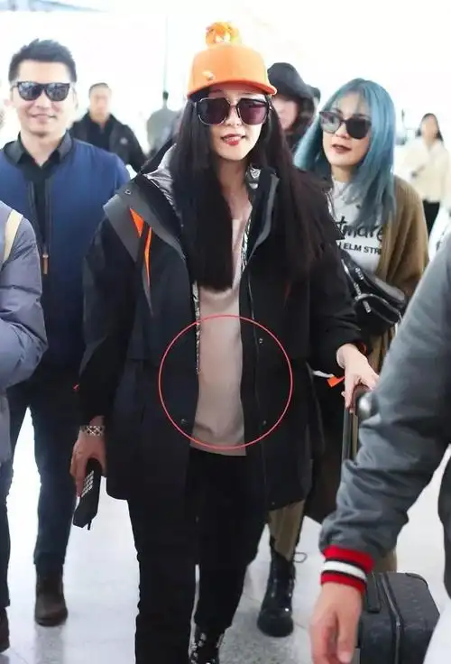 范冰冰这是放弃了?胡吃海塞吃出5个月大"孕肚"引全网猜测