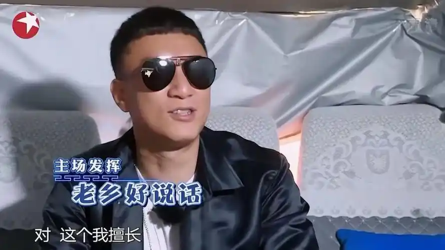 孙红雷扮心理咨询师采访路人情感问题竟忍不住落泪