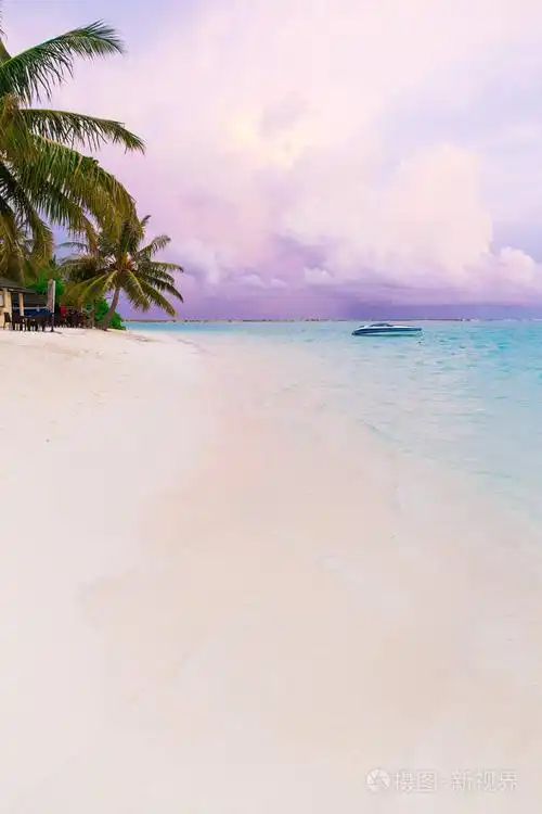 热带马尔代夫群岛,白色沙滩和海水