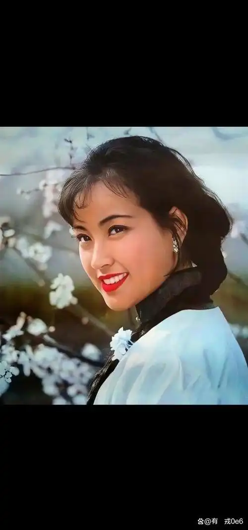 标题:刘晓庆颜值与演技双在线,如何在娱乐圈长盛不衰?