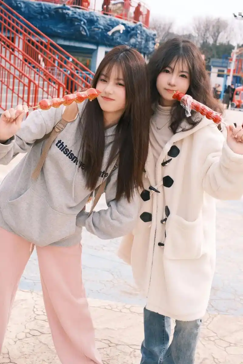 一定要跟闺蜜一起去游乐场拍合照哦 te:富士xh2 1850 胶片模拟滤镜