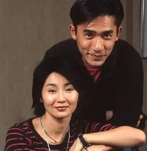 张曼玉出席活动穿的衣服太好看了_香港_电影_梅艳芳