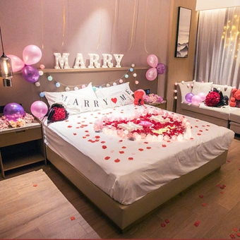 鲜花气球浪漫房间惊喜求婚布置图片