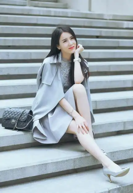 美女白晢的皮肤,如婴儿般润滑,捕捉盐系美女一枚.