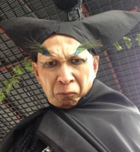 "裘千仞"迎娶美娇妻,女儿跟妻子一样漂亮,真正的人生赢家