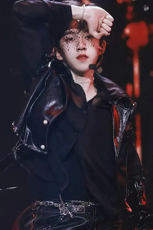 贺峻霖 特务j舞台