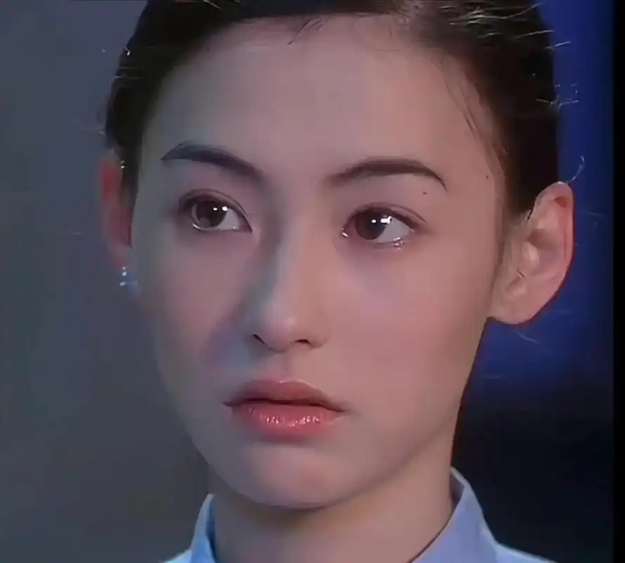 张柏芝的颜值确实很高,但就是年轻时候太放纵了,一把好牌打得稀烂.