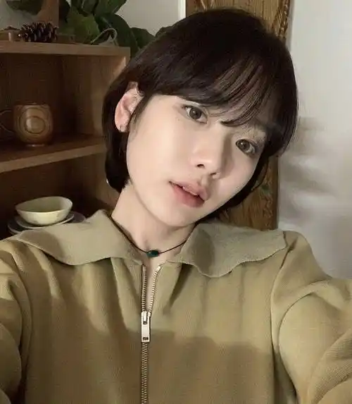 原创短发女生的日常宝藏私服休闲舒适感十足的穿搭造型可爱又甜美