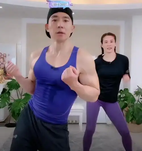 回顾刘畊宏曾一周吸粉上千万直播间400万人同时在线今如何