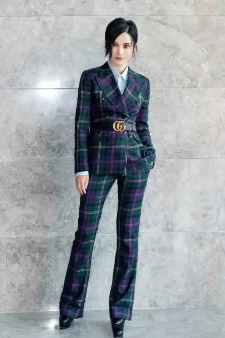 尚雯婕撞衫唐嫣,两人都是34岁,竟一个像姐姐,一个像阿姨!