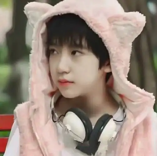 贺峻霖幼稚崽照