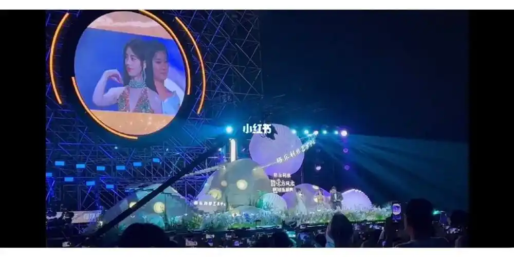 鞠姐出现蓝海的时候有的人不知道在哪玩泥巴[doge]#鞠婧祎