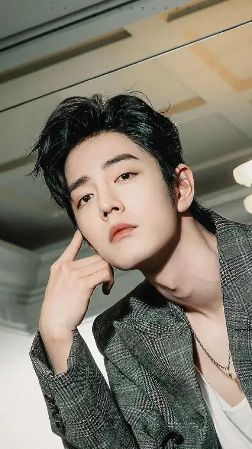 gucci红毯##肖战大背头破洞西装造型