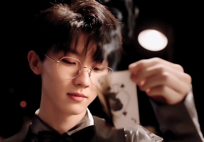 戴眼镜的 好危险哦|眼镜|马嘉祺_新浪新闻