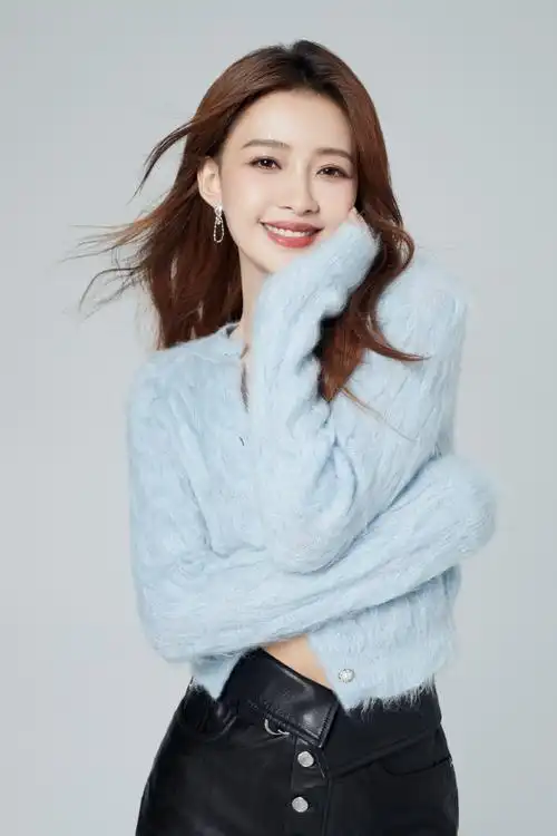 孙怡超话#生活有星意思#夏日氛围感写真掉落91@孙怡微博