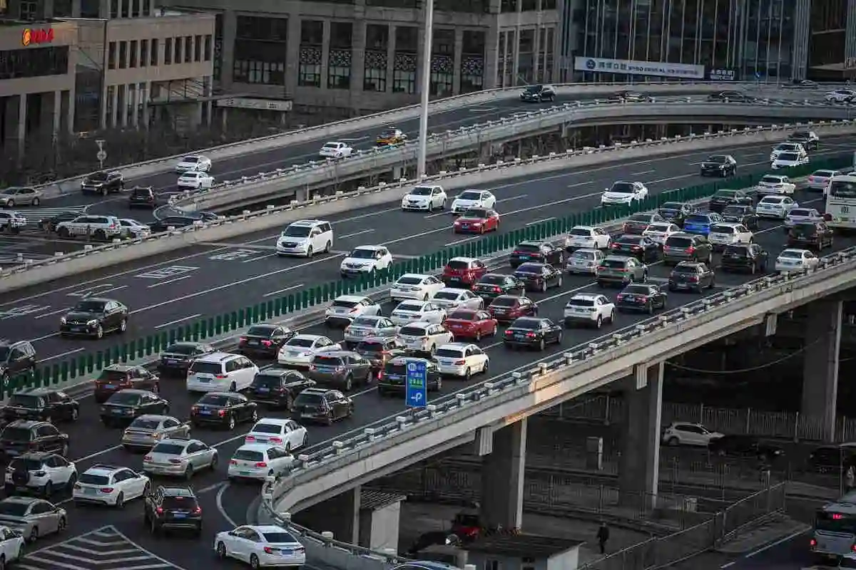 北京晚高峰车流量回升02国贸桥等地区堵车明显