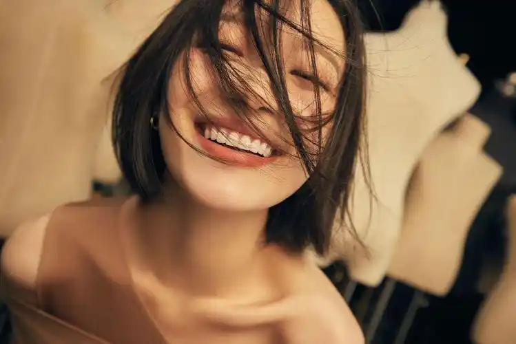 倪妮永远爱自信迷人的笑脸