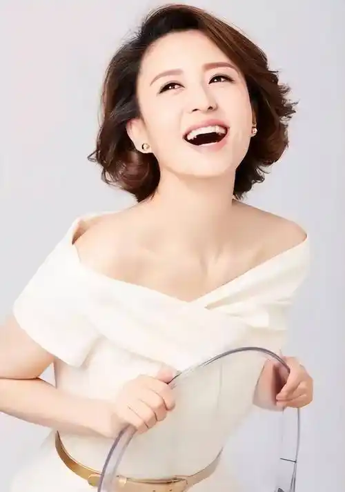 主持人张蕾:事业上升期嫁大二十岁丈夫,如今她幸福吗?