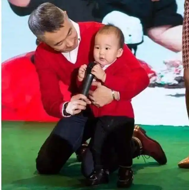 曾是最美主持人,今老公患病依旧不离不弃|程雷|王萌萌|主持人_新浪