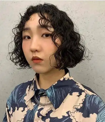 2021短发全头烫巨好看