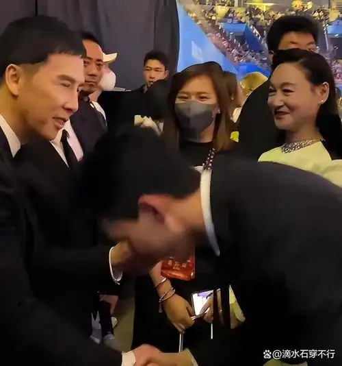 华表奖这一夜,法令纹,脸肿,明星们的真面目治好了我的容貌焦虑