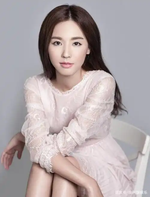 2007年,吴佳尼不顾家人反对,嫁给大21岁马景涛,10年后却被抛弃