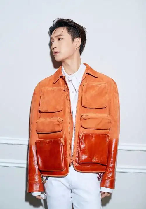 张艺兴橘色系穿搭look已安排,你心水了吗?