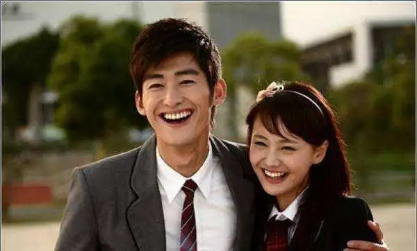 郑爽多大和张翰在一起(张翰郑爽有没有同居过)