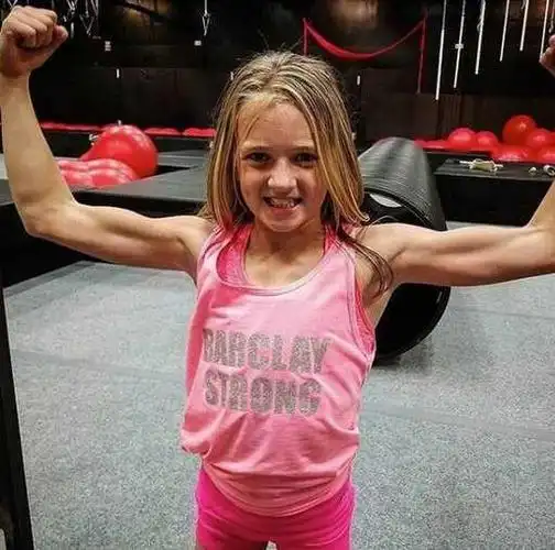 1岁半就会跑酷!10岁筋肉萝莉疯狂忍者训练