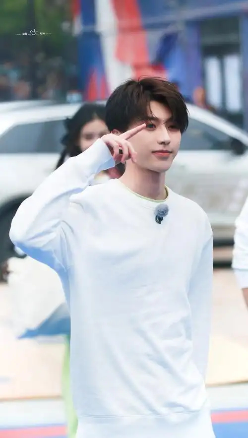 期待新一季《奔跑吧》蔡徐坤的表现!