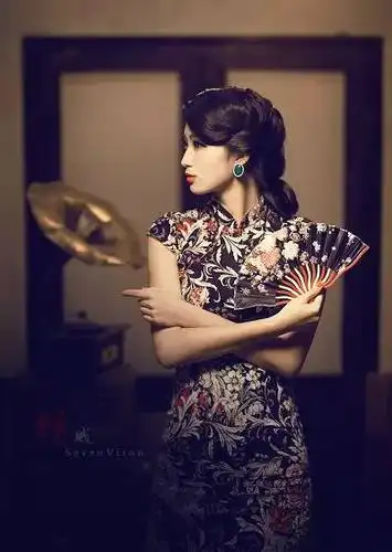 穿旗袍配什么发型好发型复活你的旗袍