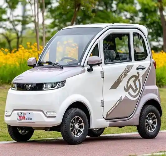 续航230里,东威推出时尚电动四轮车,室内有空调,适合接娃代步_搜狐