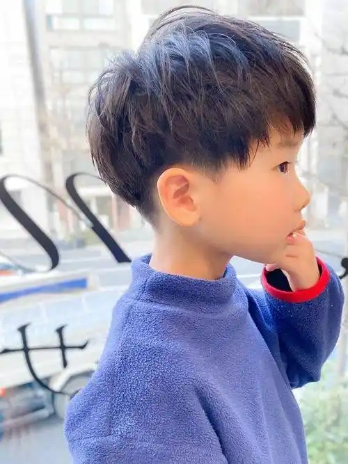 龙年新学期小男孩发型别乱剪,选这几款就对了,个性时尚很帅气_孩子