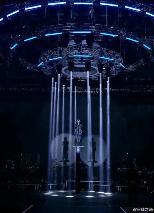 薛之谦演唱会提词器背景图