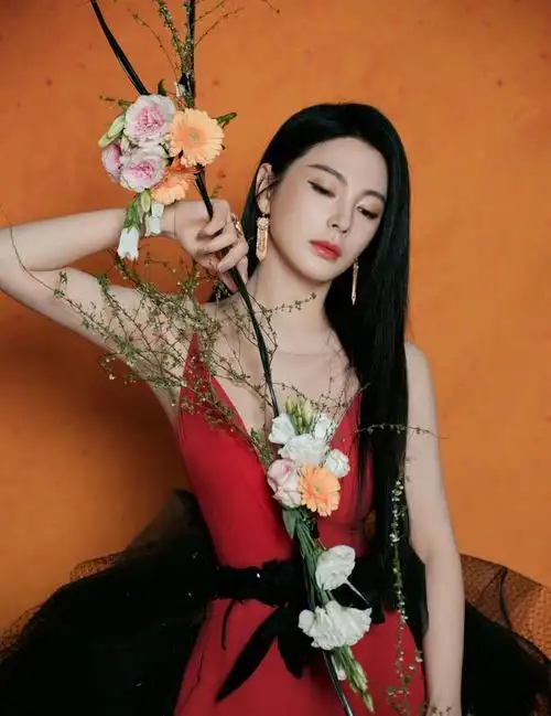 彪悍御姐张雨绮花式写真大赏多优秀的男人才配得上她呢