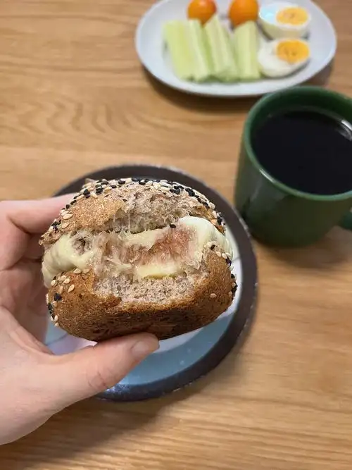 终于吃到97配得上无花果的全麦面包了