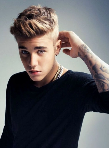 日前,贾斯汀·比伯(justin bieber)现身某餐馆用餐.